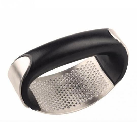 Heavy duty stainless steel garlic press with self-cleaning mechanism